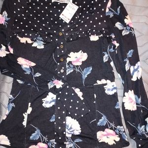 Pretty black top size medium. Brand new with tag on.